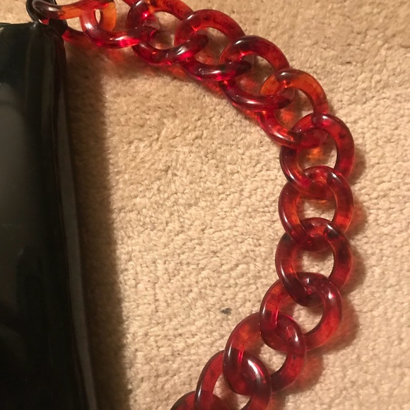 Small black patent leather handbag with link strap - Picture 3 of 5